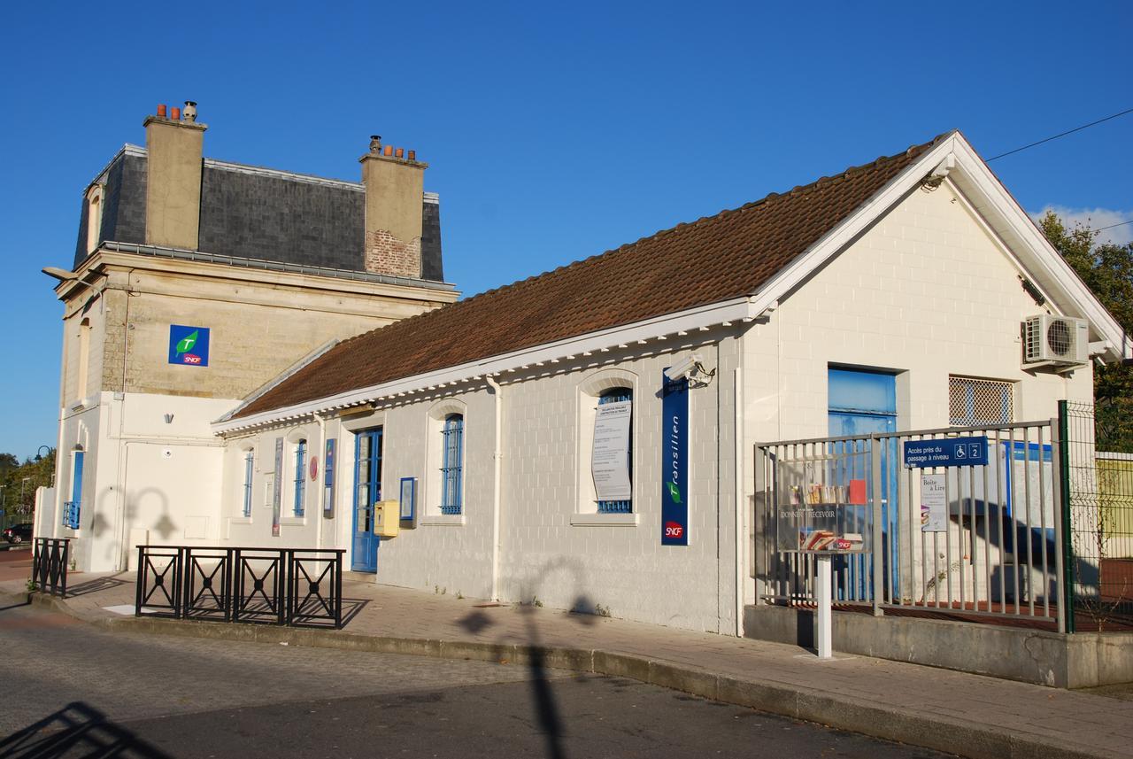 Hotel Dg Méry-sur-Oise Extérieur photo
